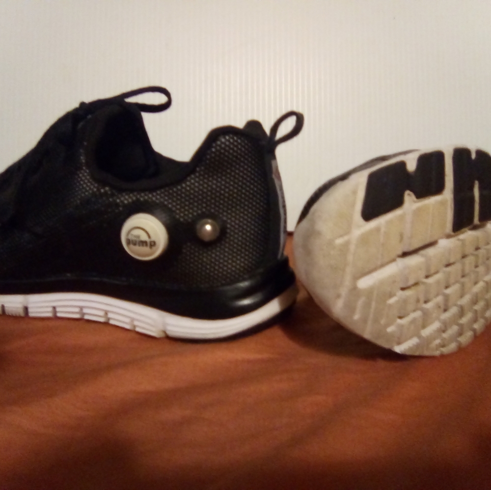 Like new Reebok pumps kids size 5